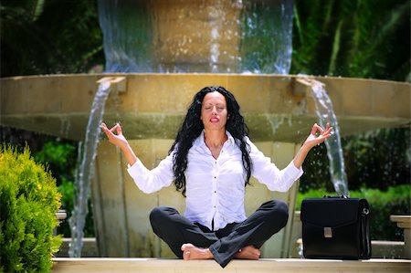 summer and pressure - beautiful businesswoman relaxing outdoors, meditating on the edge of a fountain Stock Photo - Budget Royalty-Free & Subscription, Code: 400-04611622