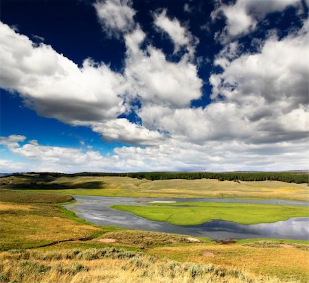 simsearch:400-04680218,k - The scenery along the Yellowstone River in Yellowstone National Park Fotografie stock - Microstock e Abbonamento, Codice: 400-04612356