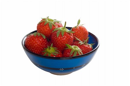 simsearch:400-04500992,k - blue bowl with delicious red strawberries Photographie de stock - Aubaine LD & Abonnement, Code: 400-04612578