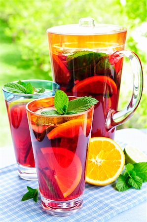 simsearch:400-06772012,k - Refreshing fruit punch beverage in pitcher and glasses Stock Photo - Budget Royalty-Free & Subscription, Code: 400-04612792