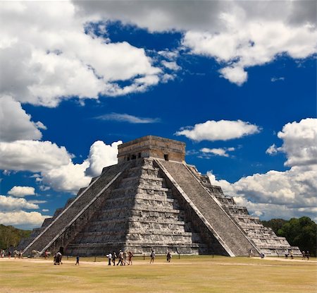 The temples of chichen itza temple in Mexico, one of the new 7 wonders of the world Stock Photo - Budget Royalty-Free & Subscription, Code: 400-04613016