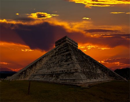 The temples of chichen itza temple in Mexico, one of the new 7 wonders of the world Stock Photo - Budget Royalty-Free & Subscription, Code: 400-04613025