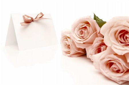 Invitation card in focus and a bunch of roses Foto de stock - Super Valor sin royalties y Suscripción, Código: 400-04613148