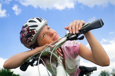 simsearch:400-04336561,k - Healthy young girl with bicycle looking at the sun Fotografie stock - Microstock e Abbonamento, Codice: 400-04613787