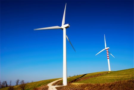 Row of modern and ecologic generators on top of a hill Foto de stock - Super Valor sin royalties y Suscripción, Código: 400-04613900