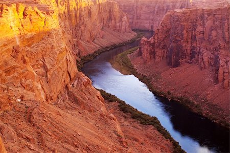 Colorado River at sunset just past Glen Canyon Dam in Page, Arizona. Photographie de stock - Aubaine LD & Abonnement, Code: 400-04625046