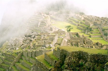 simsearch:400-06428074,k - The Lost City of Machu Picchu underneath heavy fog cover.  Near Cusco, Peru. Photographie de stock - Aubaine LD & Abonnement, Code: 400-04625049