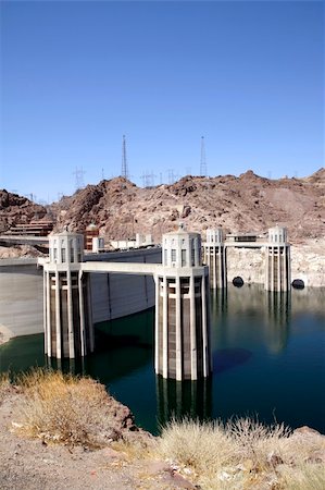 Intake Towers of Hoover Dam on the border of Arizona and Nevada. Photographie de stock - Aubaine LD & Abonnement, Code: 400-04625043