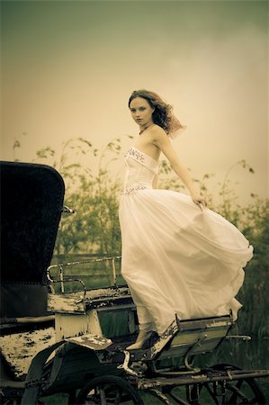 simsearch:400-05201906,k - beautiful bride and old  carriage / retro style split toned Stockbilder - Microstock & Abonnement, Bildnummer: 400-04625651