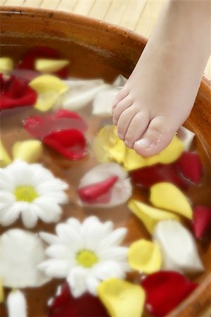 foot daisy - Aromatherapy, flowers children feet bath, colorful rose petal Stock Photo - Budget Royalty-Free & Subscription, Code: 400-04626070