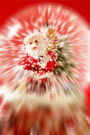 simsearch:400-07332398,k - Santa claus figurine on a glass snowing ball, red background studio shot Photographie de stock - Aubaine LD & Abonnement, Code: 400-04626424