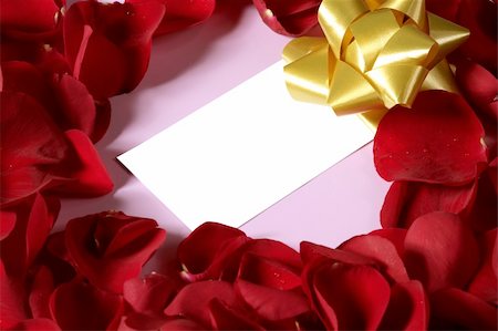 simsearch:400-05159216,k - Red rose petals in heart shape with a copy space blank note Stock Photo - Budget Royalty-Free & Subscription, Code: 400-04626463