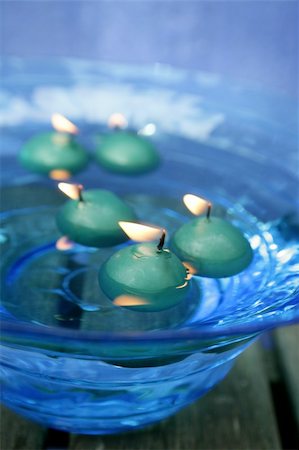green candles over blue glass bowl of water Stock Photo - Budget Royalty-Free & Subscription, Code: 400-04626491