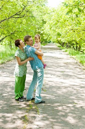 simsearch:400-07715953,k - Cheerful family standing in the park alley Stock Photo - Budget Royalty-Free & Subscription, Code: 400-04627244