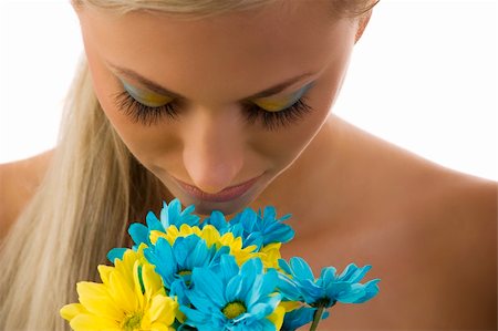 simsearch:400-06096871,k - cute blond woman with colored make up in act to smell some daisy Stock Photo - Budget Royalty-Free & Subscription, Code: 400-04627654