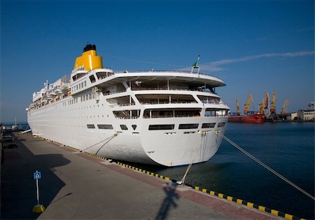simsearch:400-06067620,k - White cruise ship in the port Stock Photo - Budget Royalty-Free & Subscription, Code: 400-04627698