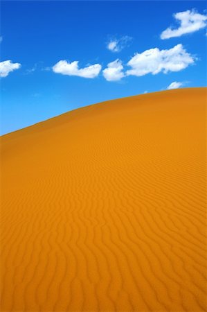 sand dunes and cumulus clouds over them, Morocco Photographie de stock - Aubaine LD & Abonnement, Code: 400-04629402