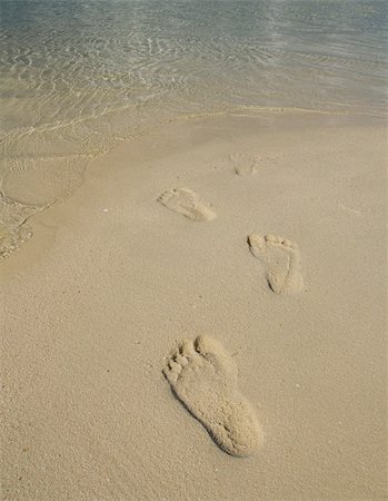 Tourist foot print on beach during vacation at exotic tropical resort of Kapalai island Stock Photo - Budget Royalty-Free & Subscription, Code: 400-04629436