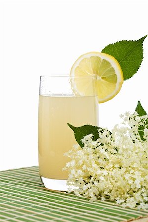 simsearch:649-07065046,k - Elderberry flower flavored summer refreshment - a traditional non-alcoholic seasonal beverage in Eastern Europe Photographie de stock - Aubaine LD & Abonnement, Code: 400-04629574