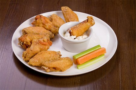 simsearch:400-04911123,k - barbecue form chickens wings with white sause on brown table Foto de stock - Super Valor sin royalties y Suscripción, Código: 400-04629614