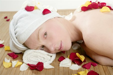 simsearch:400-04881818,k - Beautiful woman relaxing on spa with colorful flower petals, aromatherapy Fotografie stock - Microstock e Abbonamento, Codice: 400-04629862