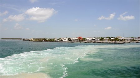 Cruise ship departing from the port of Key West, Florida Foto de stock - Super Valor sin royalties y Suscripción, Código: 400-04620513