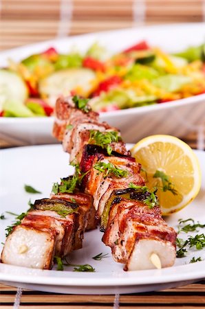 fresh chicken salad - Grilled chicken kebab served with a fresh salad Stock Photo - Budget Royalty-Free & Subscription, Code: 400-04621330