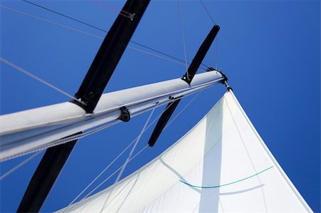 simsearch:400-05305468,k - Looking up at sails and mast of boat / yachting Fotografie stock - Microstock e Abbonamento, Codice: 400-04621419