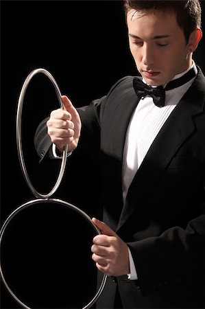 simsearch:400-04420659,k - young magician with silver metal rings on black background Foto de stock - Super Valor sin royalties y Suscripción, Código: 400-04621432