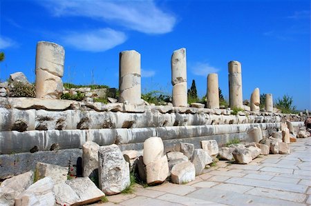 simsearch:400-05886885,k - Colonade of an ancient Temple in Ephesus, Turkey Foto de stock - Super Valor sin royalties y Suscripción, Código: 400-04621576