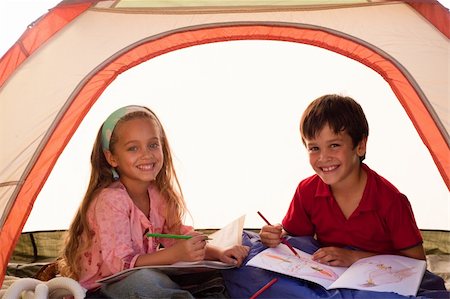 simsearch:400-05333981,k - Little girl and little boy drawing in a tent Photographie de stock - Aubaine LD & Abonnement, Code: 400-04621601