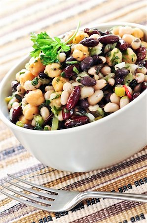 simsearch:400-06480358,k - Vegeterian salad of various beans in bowl close up Foto de stock - Super Valor sin royalties y Suscripción, Código: 400-04622243