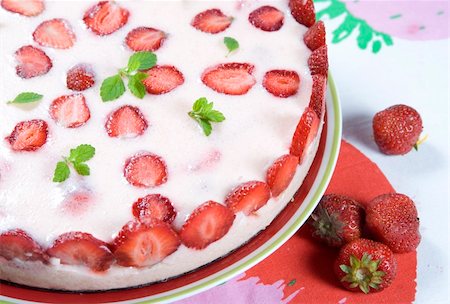 simsearch:400-06365777,k - strawberry cream cake with yoghurt Stock Photo - Budget Royalty-Free & Subscription, Code: 400-04622288