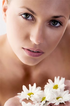 simsearch:400-06096871,k - close up of beautiful woman with big eyes and some white daisy Stock Photo - Budget Royalty-Free & Subscription, Code: 400-04623529
