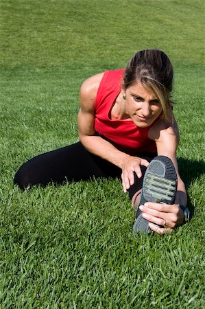 simsearch:400-07682342,k - Woman stretching her leg on the park Stock Photo - Budget Royalty-Free & Subscription, Code: 400-04634248