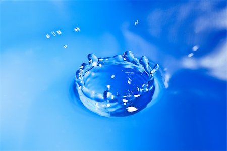 simsearch:614-06624533,k - close-up of water crown in blue tones Foto de stock - Super Valor sin royalties y Suscripción, Código: 400-04635101