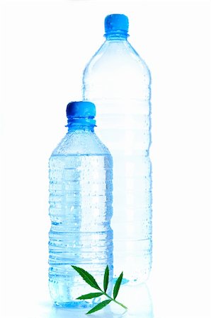 simsearch:400-04575721,k - Bottle of still water with  green leaf Stock Photo - Budget Royalty-Free & Subscription, Code: 400-04635283