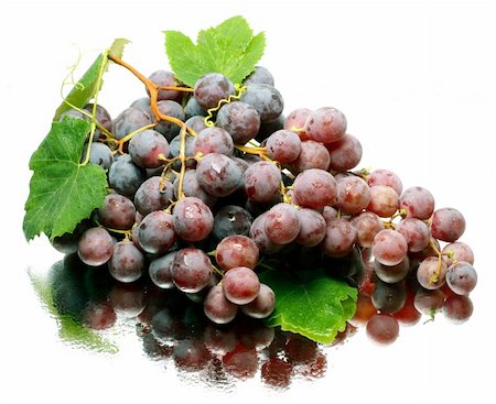 simsearch:862-03352276,k - Grape; objects on white background Photographie de stock - Aubaine LD & Abonnement, Code: 400-04636337