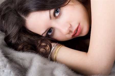 simsearch:400-07223841,k - Lovely young woman lying on grey fur coat Foto de stock - Super Valor sin royalties y Suscripción, Código: 400-04636423