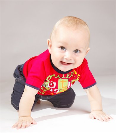 simsearch:400-04218582,k - Cute boy crawling Stockbilder - Microstock & Abonnement, Bildnummer: 400-04637372