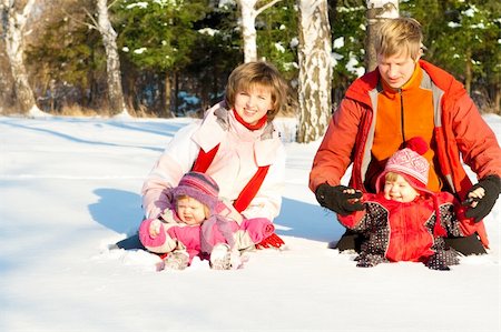 simsearch:400-07715953,k - Mom and daughter playing in the winter park Stock Photo - Budget Royalty-Free & Subscription, Code: 400-04637385