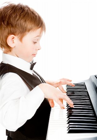 prodigio - Little pianist making his first steps in music Fotografie stock - Microstock e Abbonamento, Codice: 400-04637407