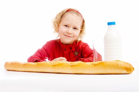 paine grande - Girl sitting at the table with French bread and milk bottle Photographie de stock - Aubaine LD & Abonnement, Code: 400-04637409