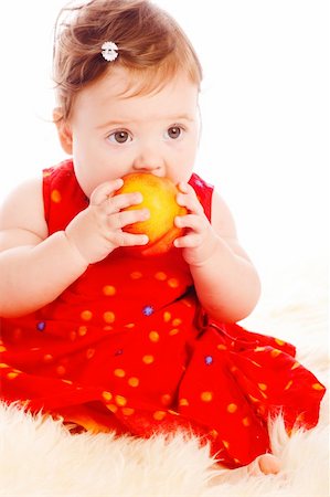 simsearch:400-04979626,k - Baby girl with a large peach in hands Foto de stock - Super Valor sin royalties y Suscripción, Código: 400-04637402