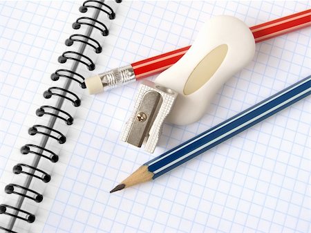 simsearch:400-08295099,k - sharpener and pencils with eraser on the spiral notepad page Fotografie stock - Microstock e Abbonamento, Codice: 400-04637484