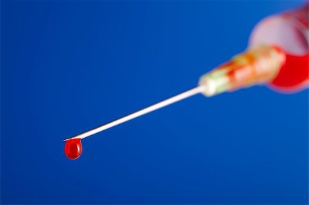 simsearch:400-05320263,k - syringe needle with droplet of blood on blue background Photographie de stock - Aubaine LD & Abonnement, Code: 400-04638239