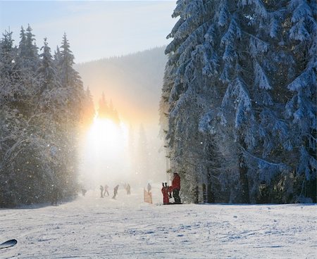 simsearch:400-04639977,k - Snow dust dazzle shining on sunlight (winter mountain landscape with slope for skiing) Photographie de stock - Aubaine LD & Abonnement, Code: 400-04639977