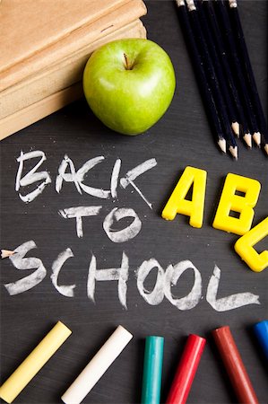 simsearch:400-04693732,k - Inscription on a school chalkboard - back to school Foto de stock - Royalty-Free Super Valor e Assinatura, Número: 400-04631655