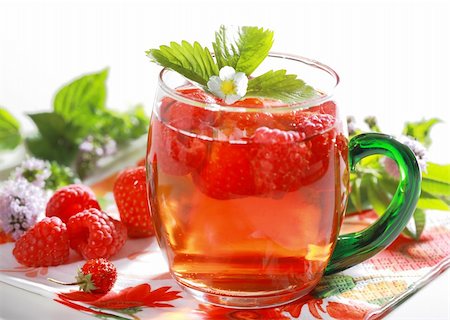 simsearch:400-03970821,k - Refreshing summer ice tea with fruits and herbs Foto de stock - Super Valor sin royalties y Suscripción, Código: 400-04631715