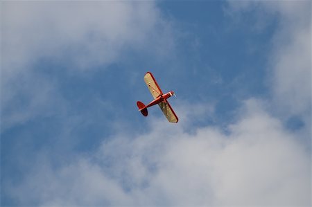 simsearch:400-08503664,k - Flying small private airplane against blue cloudy sky Foto de stock - Super Valor sin royalties y Suscripción, Código: 400-04631721